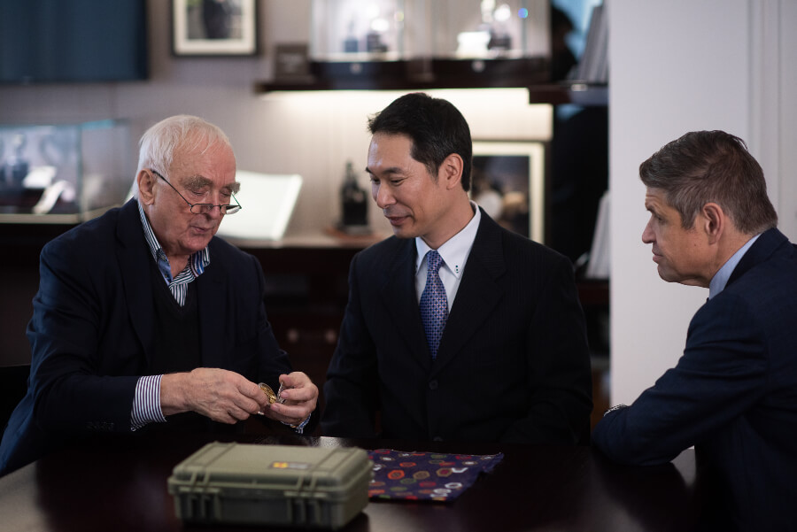 Walter von Känel, President of Longines, Seiji K., Longines watch collector and owner of the watch number 183, and Juan-Carlos Capelli, Vice President of Longines and Head of International Marketing