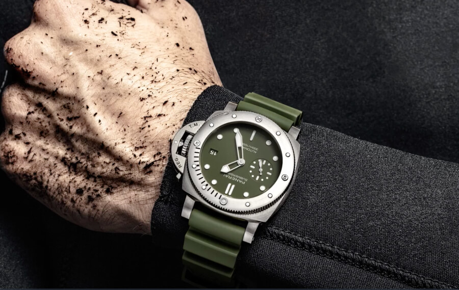 Panerai Submersible Verde Militare Watch Review