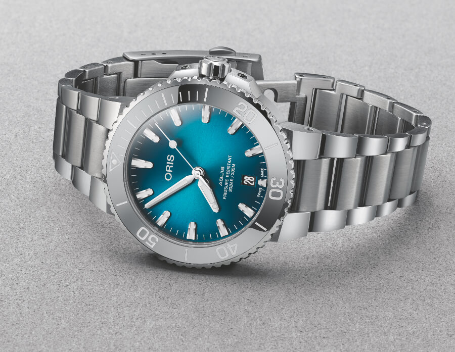 The New Oris Aquis Date 39.5 mm with Oceanic Blue Gradient Dial