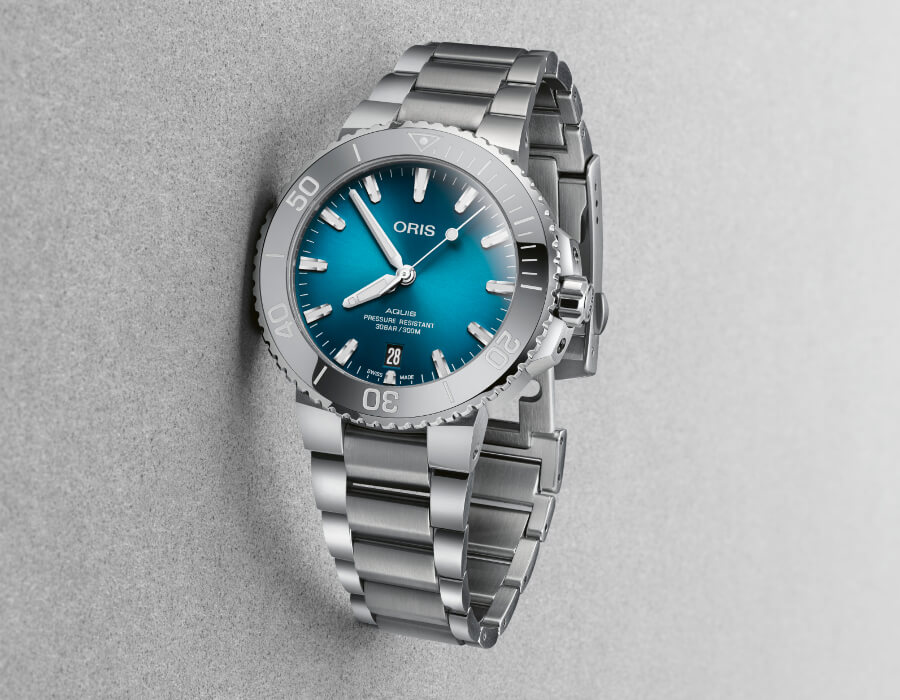 Oris Aquis Date 39.5 mm with Oceanic Blue Gradient Dial Watch Review