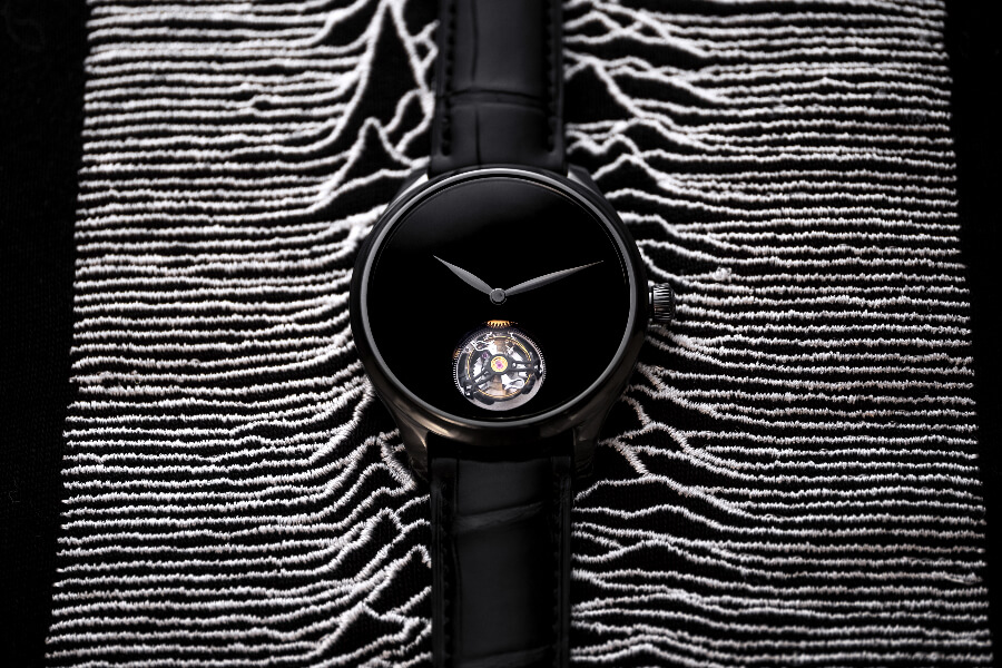 H. Moser & Cie. Endeavour Tourbillon Vantablack Black Hands