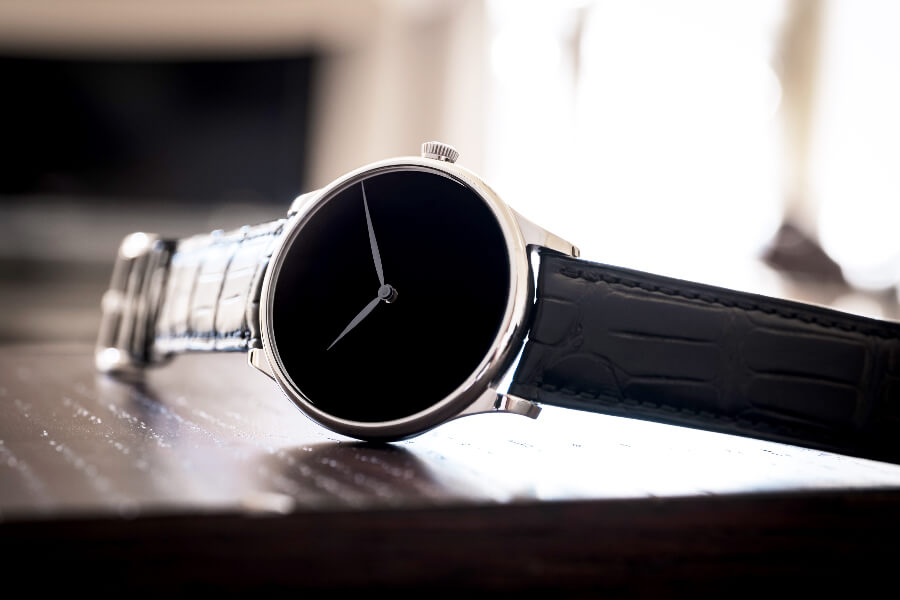 H. Moser & Cie. Venturer Vantablack Black Hands XL