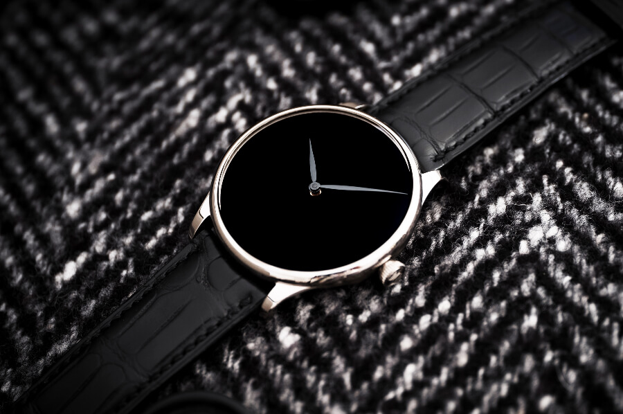 H. Moser & Cie. Venturer Vantablack Black Hands