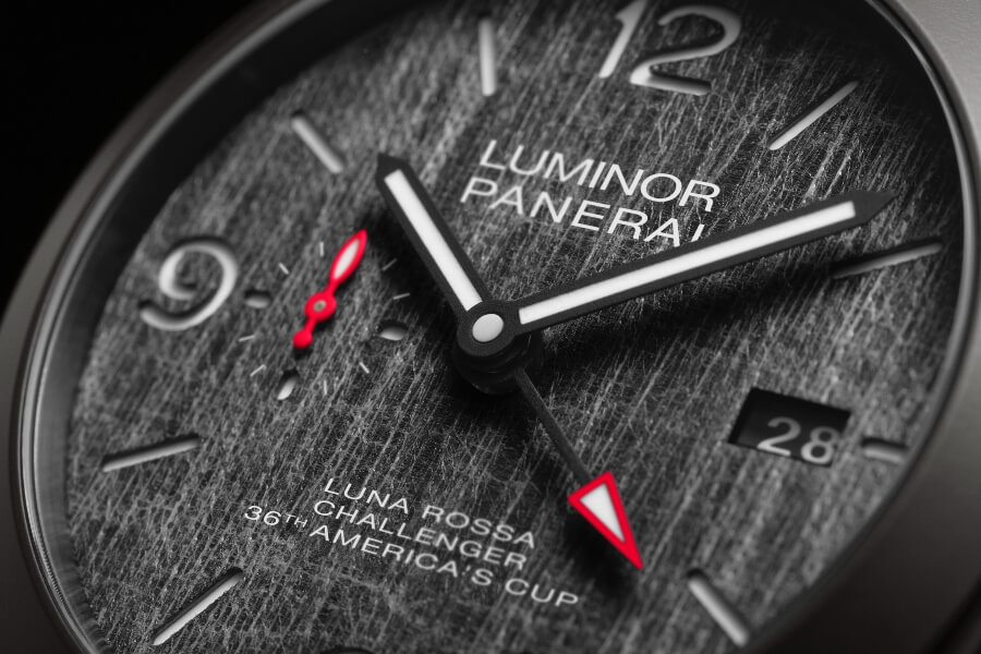 Panerai Luminor Luna Rossa GMT – 44 mm PAM01036 Dial