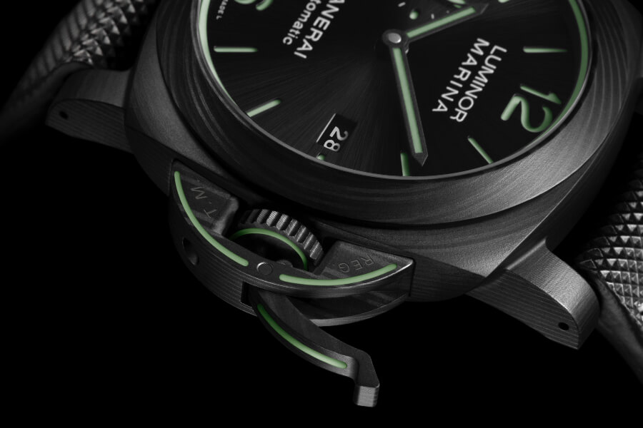 Panerai Luminor Marina Carbotech – 44 mm PAM01118 Panerai Guard Crown